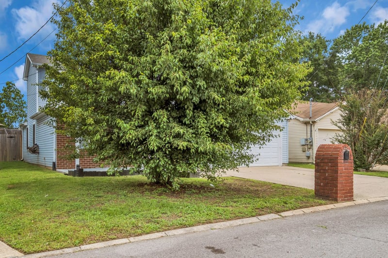 99 Edgehill Ln, Hendersonville, TN 37075