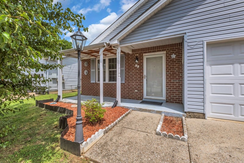 99 Edgehill Ln, Hendersonville, TN 37075