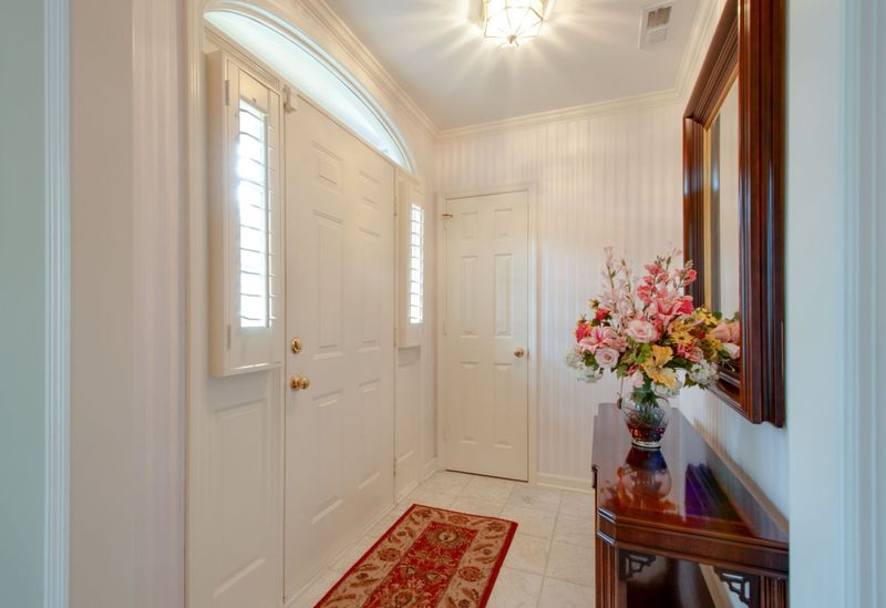 9007 Sawyer Brown Rd, Nashville, TN 37221