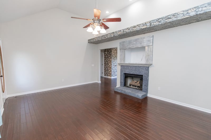 443 Clearview Rd, Cottontown, TN 37048