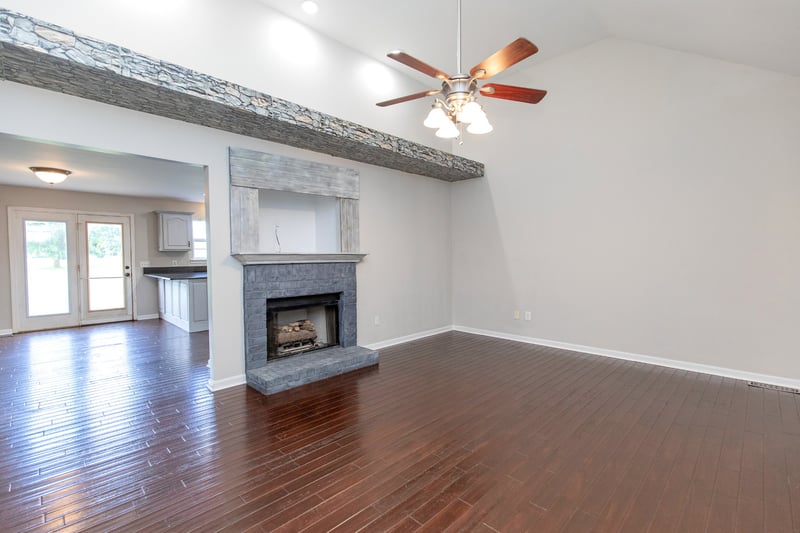 443 Clearview Rd, Cottontown, TN 37048