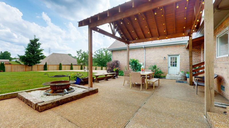 716 E Meadows Dr, Mount Juliet, TN 37122