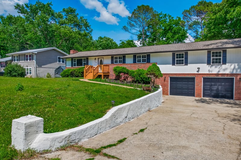 968 W Circle Dr, Rossville, GA 30741