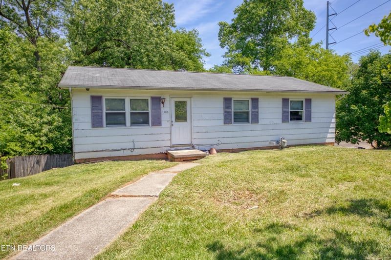 1308 Knollwood Cir, Knoxville, TN 37919