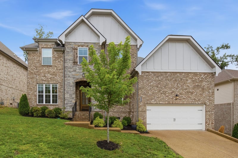 8045 Still Spring Ridge Dr, Nashville, TN 37221