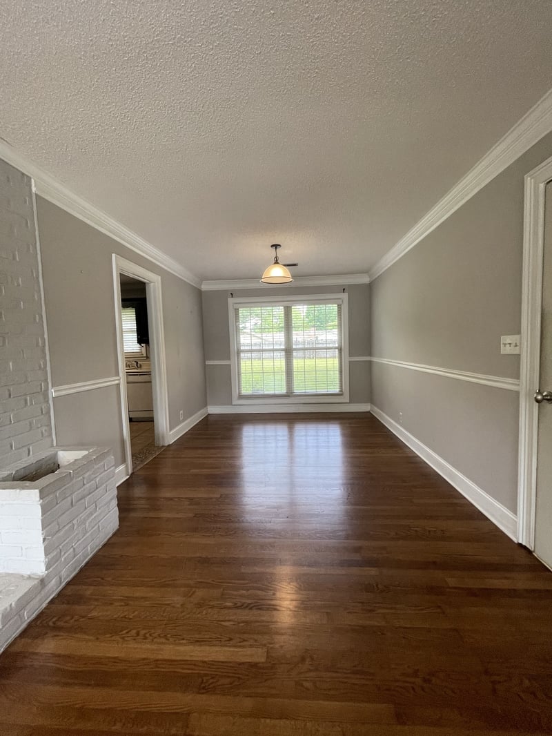 1977 Holiday Dr, Florence, AL 35630