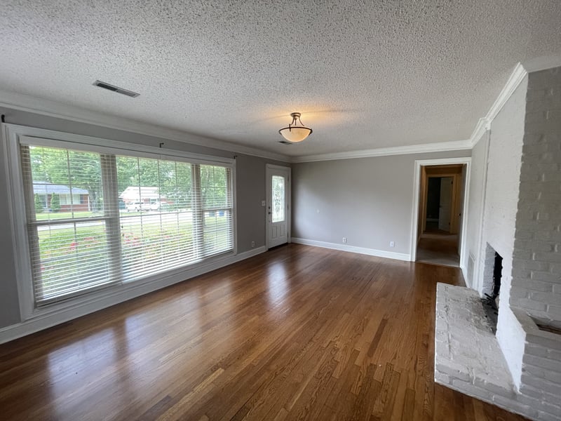1977 Holiday Dr, Florence, AL 35630