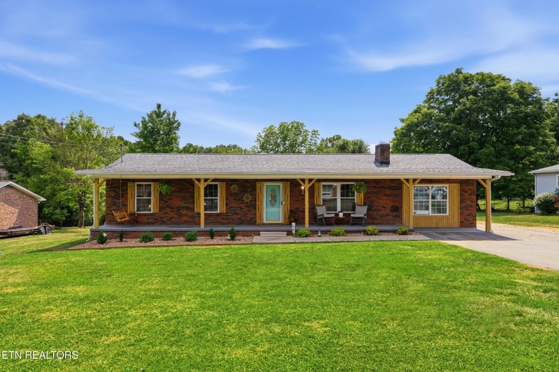 300 Lindner Ln, Lenoir City, TN 37772