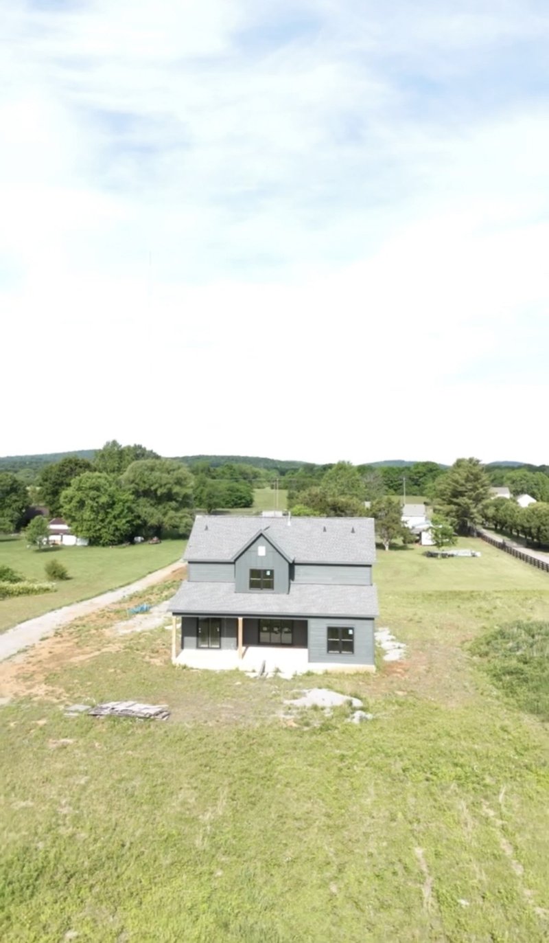 2121 Kingwood Ln, Rockvale, TN 37153
