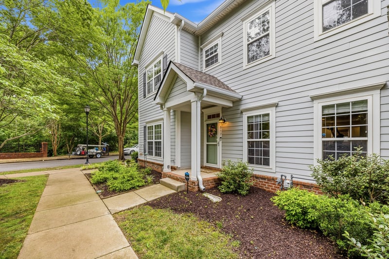 817 Hobbit Ln, Nashville, TN 37211