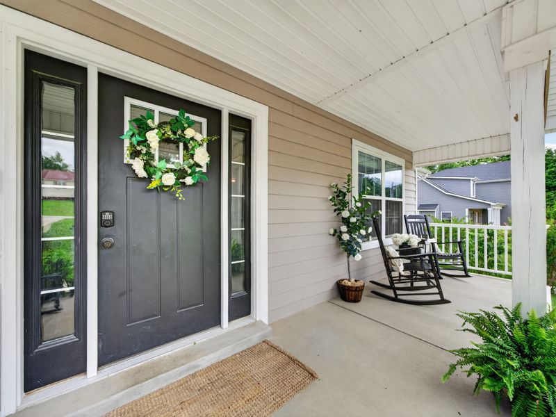 518 Poplar Bend Dr, Dickson, TN 37055