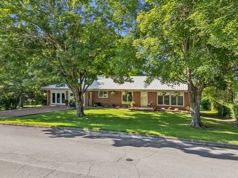 1082 Rolling Fields Cir, Columbia, TN 38401