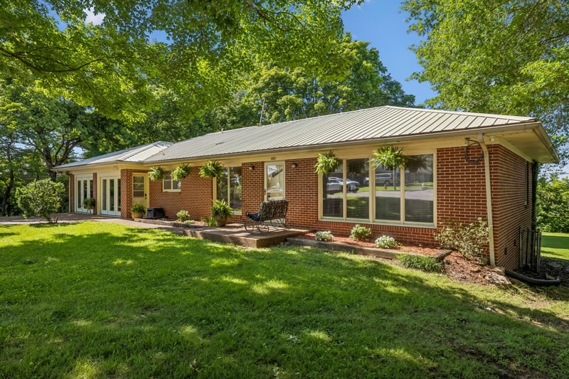 1082 Rolling Fields Cir, Columbia, TN 38401