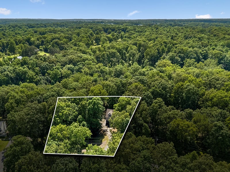 546 Lauren Park Dr, Burns, TN 37029