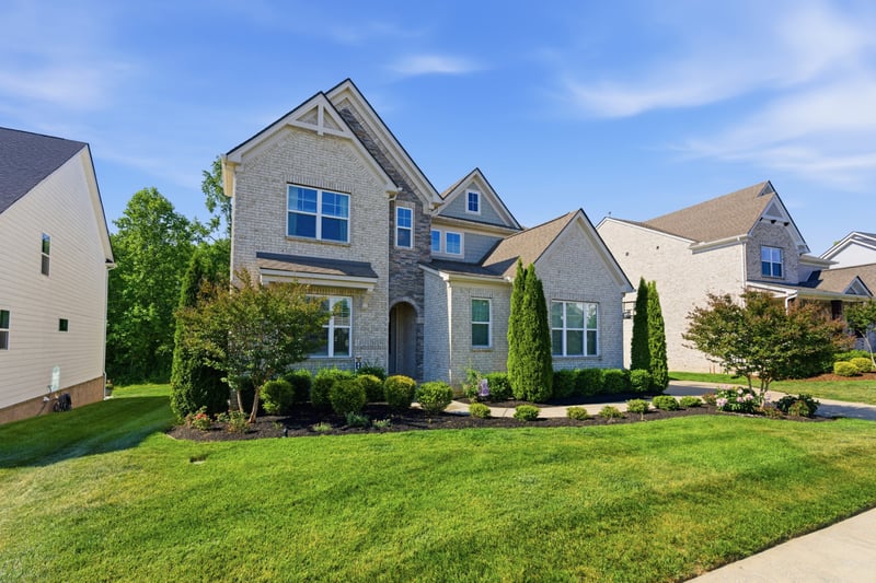 1089 River Oaks Blvd, Lebanon, TN 37090