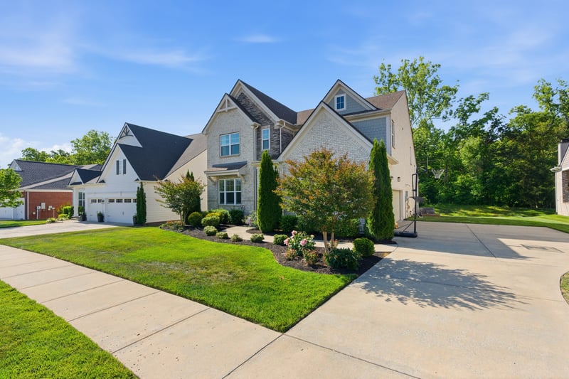 1089 River Oaks Blvd, Lebanon, TN 37090