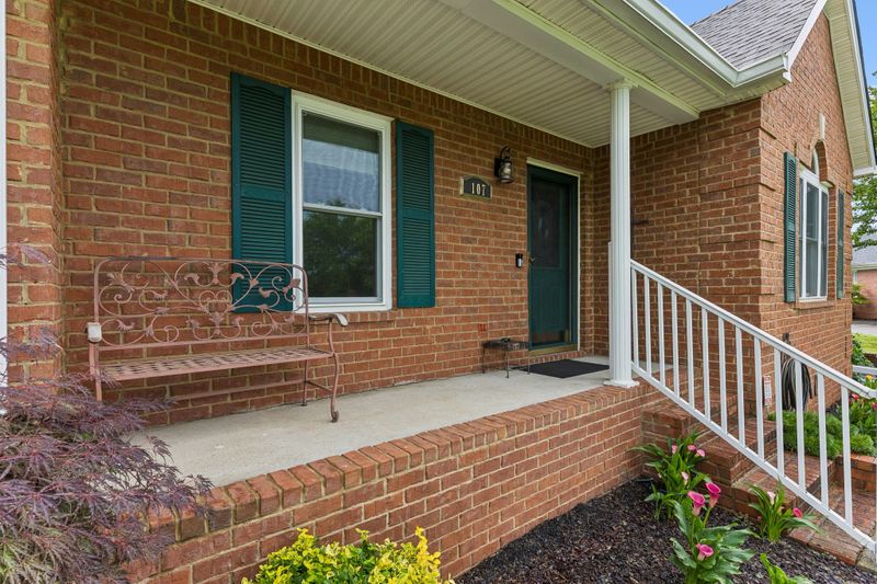 107 Estill Ct, Murfreesboro, TN 37127