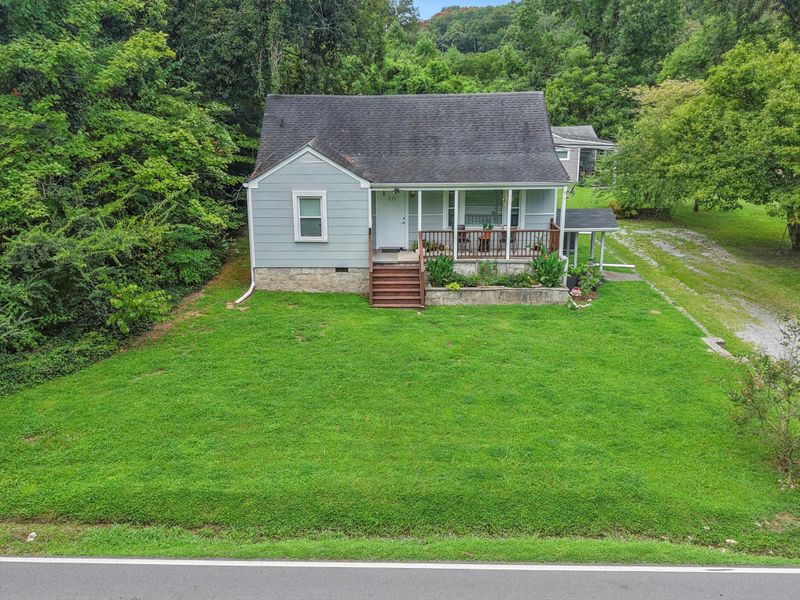255 Pine Hill Dr, Rossville, GA 30741