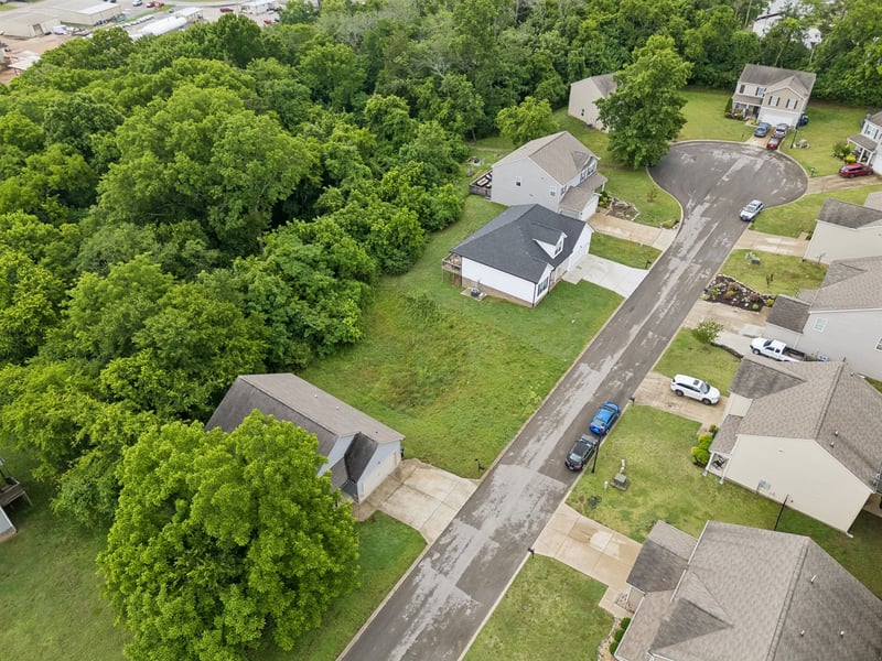 1243 Oxford Village Cv, Columbia, TN 38401
