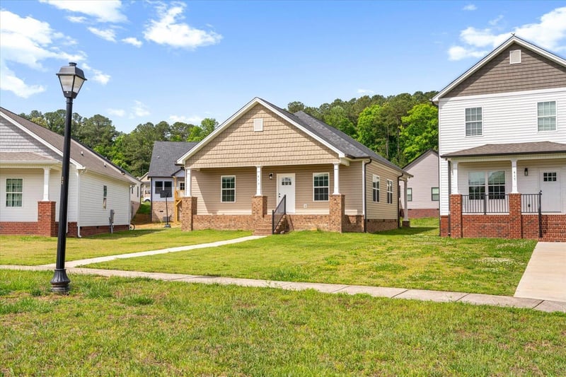 415 Coahulla Creek Dr, Dalton, GA 30721