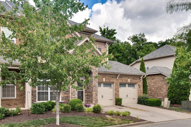 2045 Traemoor Village Dr, Nashville, TN 37209