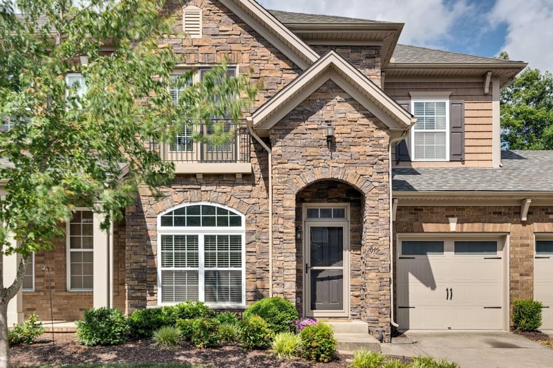 2045 Traemoor Village Dr, Nashville, TN 37209
