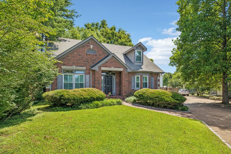 230 Harding Pl, Nashville, TN 37205