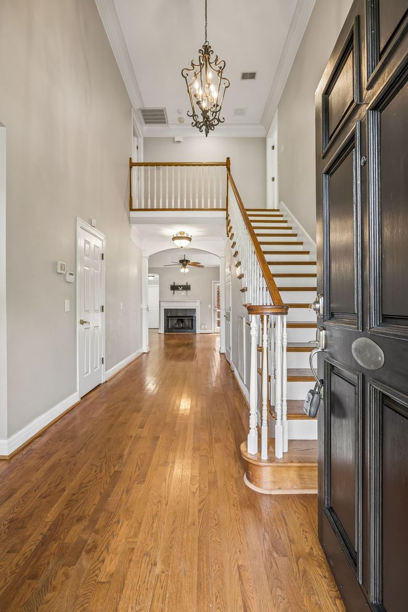 230 Harding Pl, Nashville, TN 37205