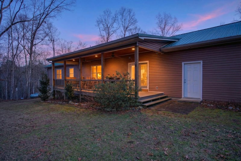 4085 Corinth Rd, La Fayette, GA 30728
