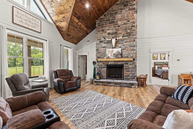 2100 Gamble Hollow Rd, Cumberland Furnace, TN 37051