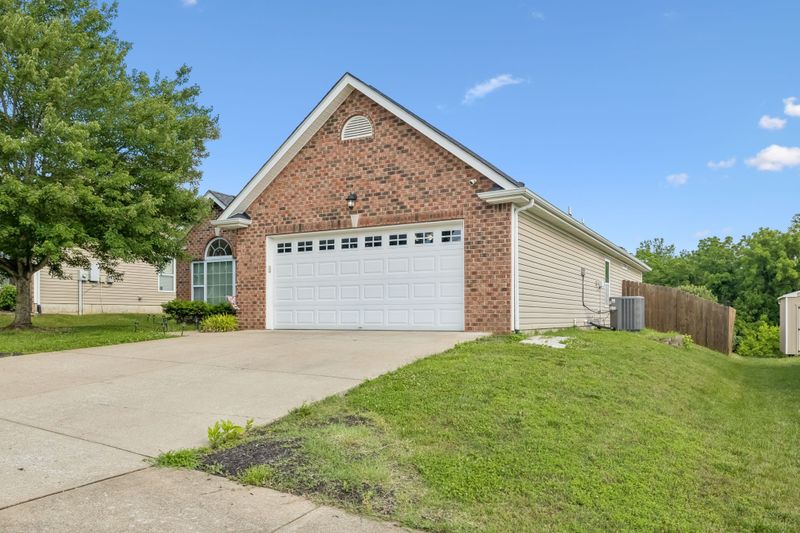 160 Granda Flora Dr, White House, TN 37188