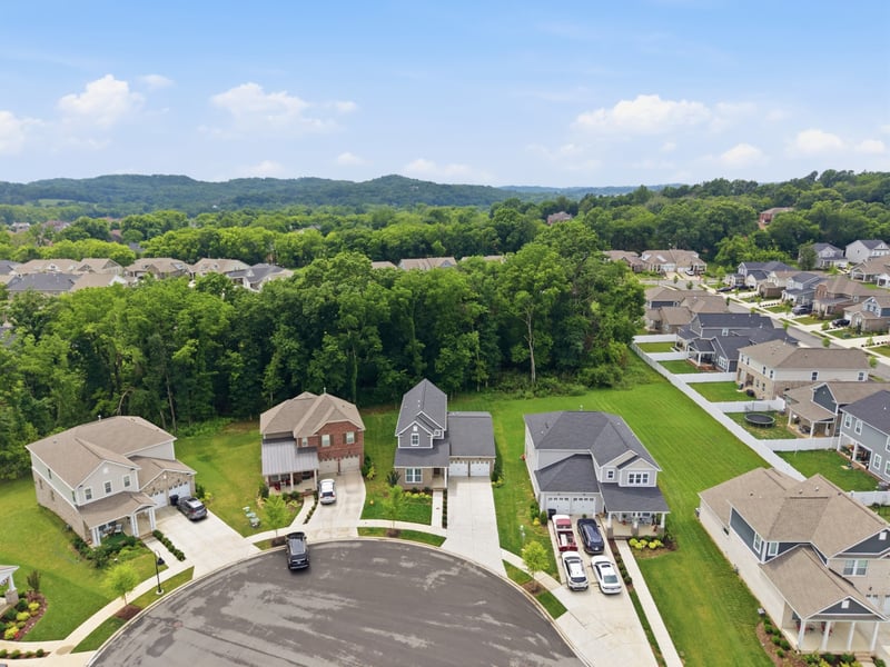 878 Nightingale Ave, Hendersonville, TN 37075