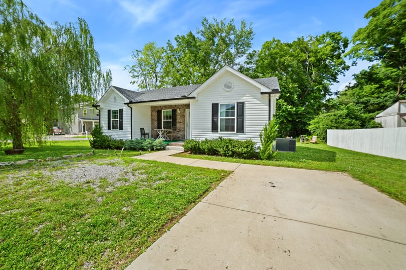 1804 Park St, Springfield, TN 37172