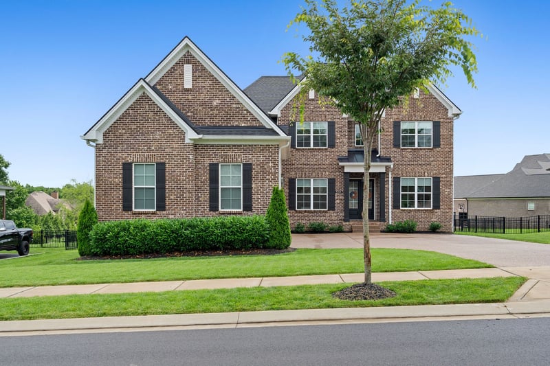 1005 Keeneland Dr, Gallatin, TN 37066