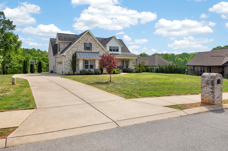 106 Renee Ct, Cottontown, TN 37048
