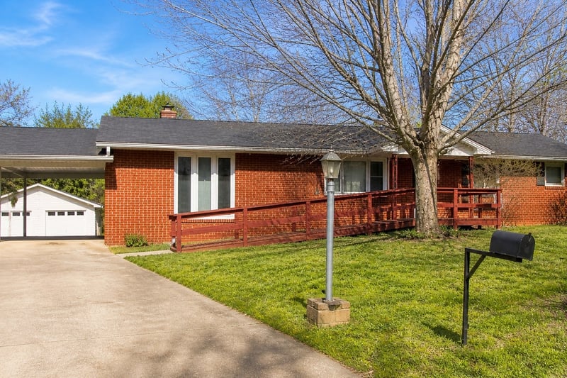 108 Printwood Dr, Dickson, TN 37055