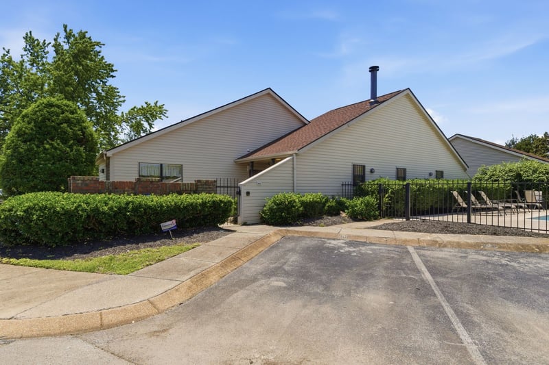301 Laurel Hill Dr, Old Hickory, TN 37138