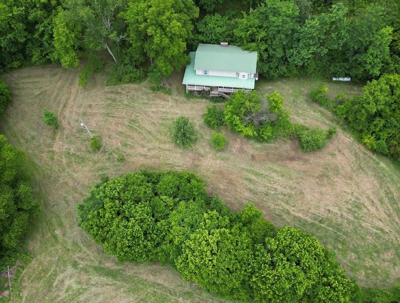 98 Hackett Valley Rd, Hickman, TN 38567