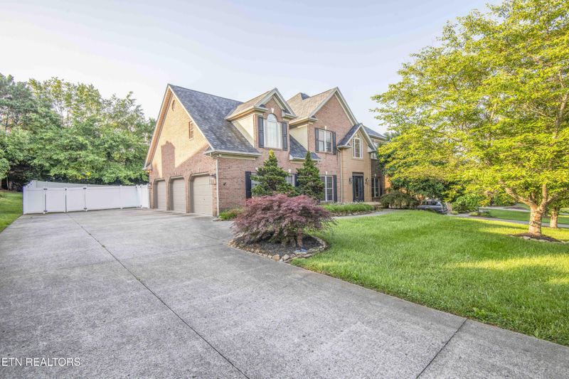 1330 Berkley Hills Ln, Powell, TN 37849