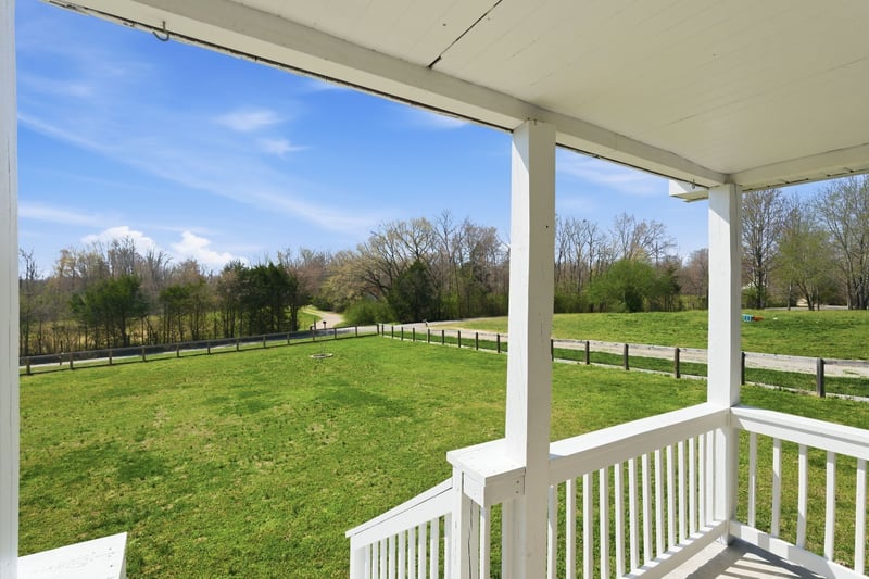 1041 Twin Creek Rd, Charlotte, TN 37036