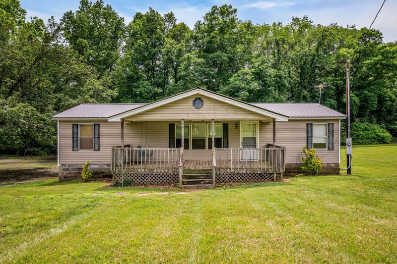 1005 Briarwood Dr, Charlotte, TN 37036