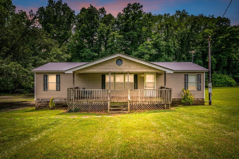 1005 Briarwood Dr, Charlotte, TN 37036