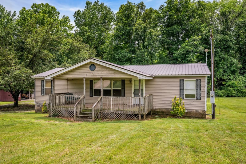 1005 Briarwood Dr, Charlotte, TN 37036