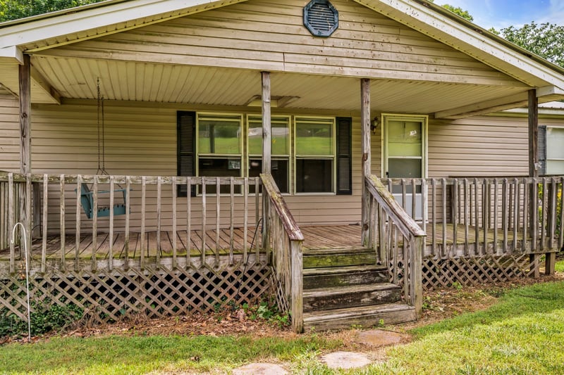 1005 Briarwood Dr, Charlotte, TN 37036