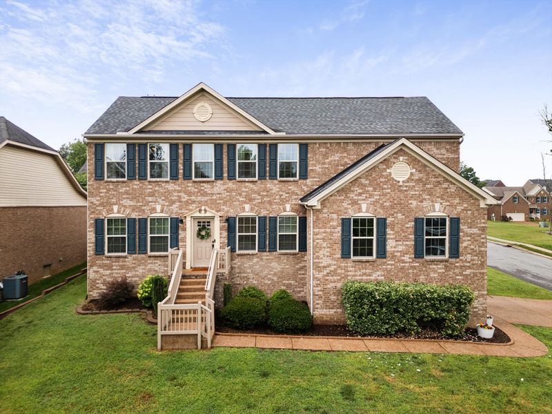 610 Stonebridge Ln, Mount Juliet, TN 37122