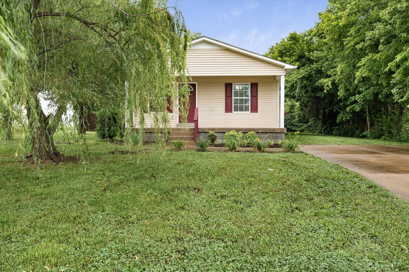 303 15th Ave W, Springfield, TN 37172