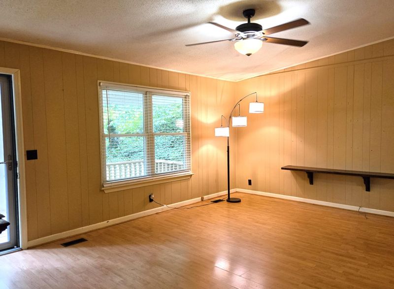 731 Larkwood Dr, Tunnel Hill, GA 30755