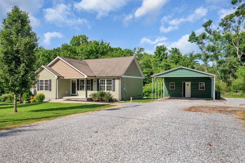 1315 North Charlotte St, Dickson, TN 37055