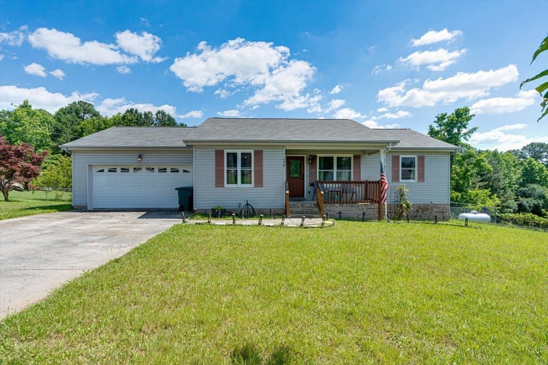 158 Pinewood Dr, Rock Spring, GA 30739