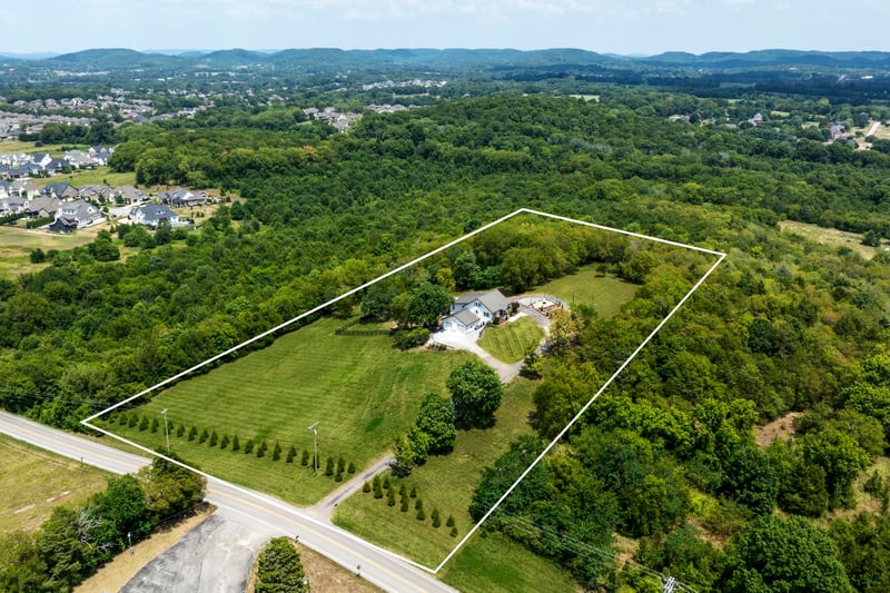 2700 Clayton Arnold Rd, Thompsons Station, TN 37179
